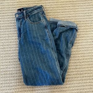 Ultra High-Rise Mom Jean